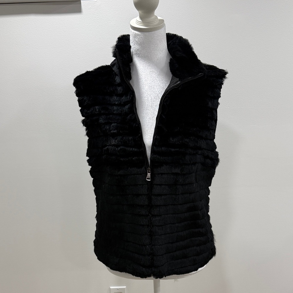 Women’s Black Faux Fur Zip-Front Vest